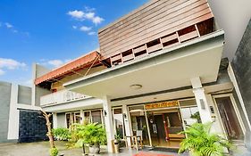 Hotel O Siwalankerto Near Surabaya Carnival